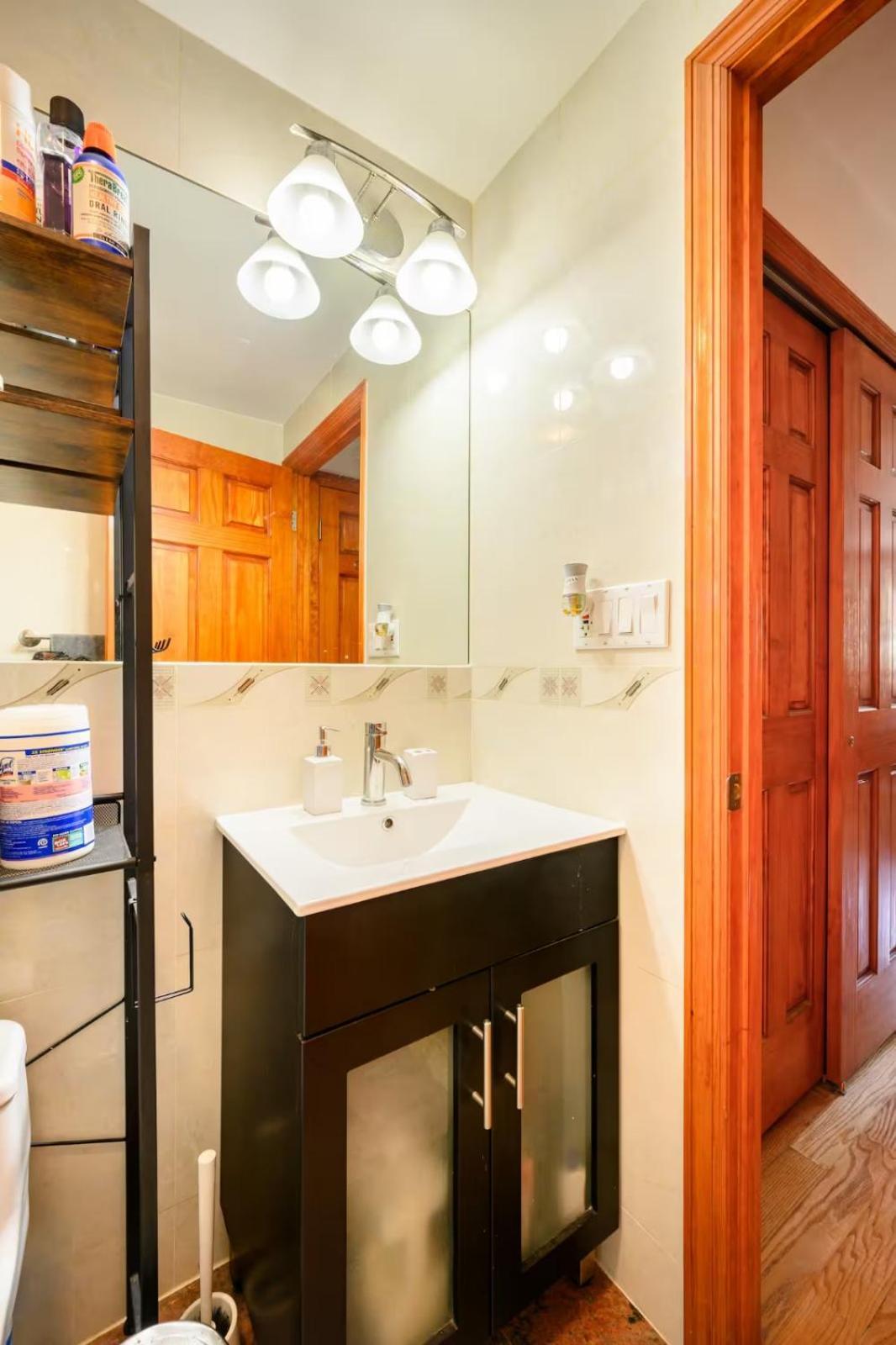 Large Private & Private Bathroom Homestay New York